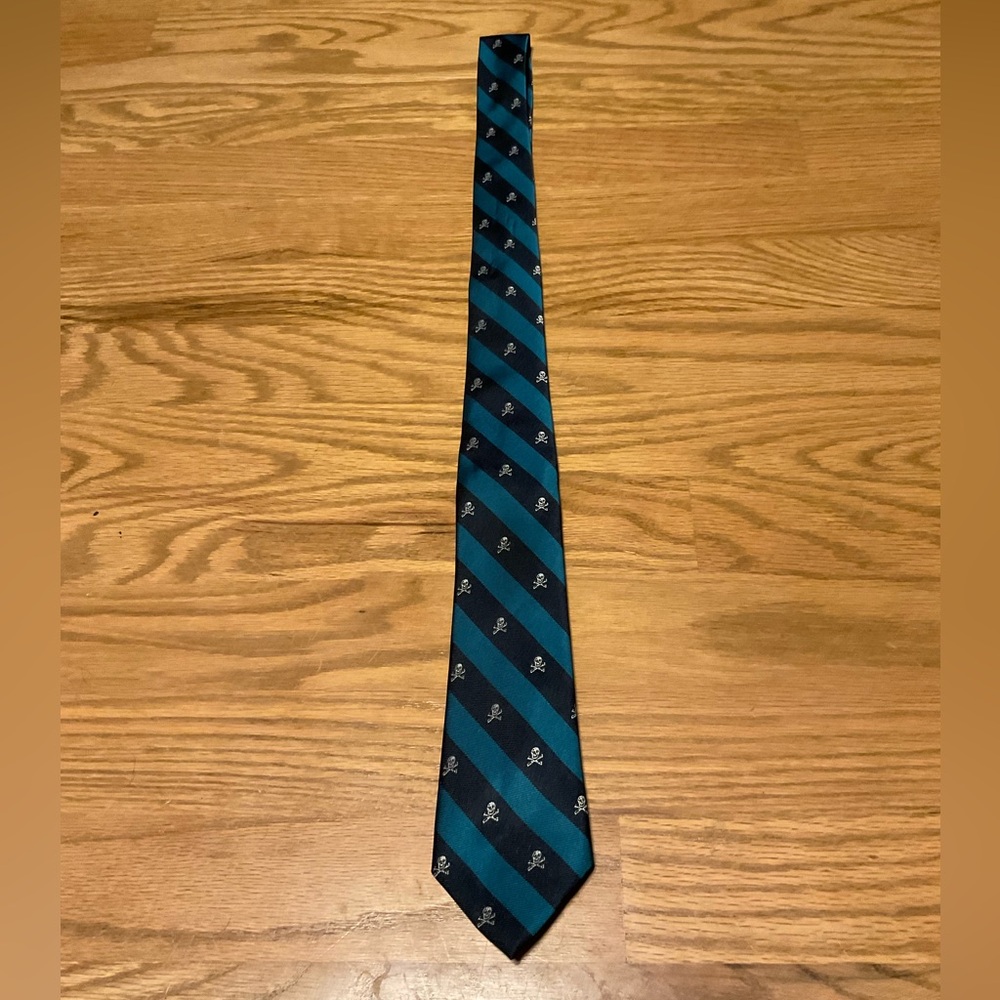 Striped Tie with Skulls and Crossbones on it. Great for Teen, Young Adult.